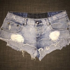 One Teaspoon denim short-shorts. Size 26.